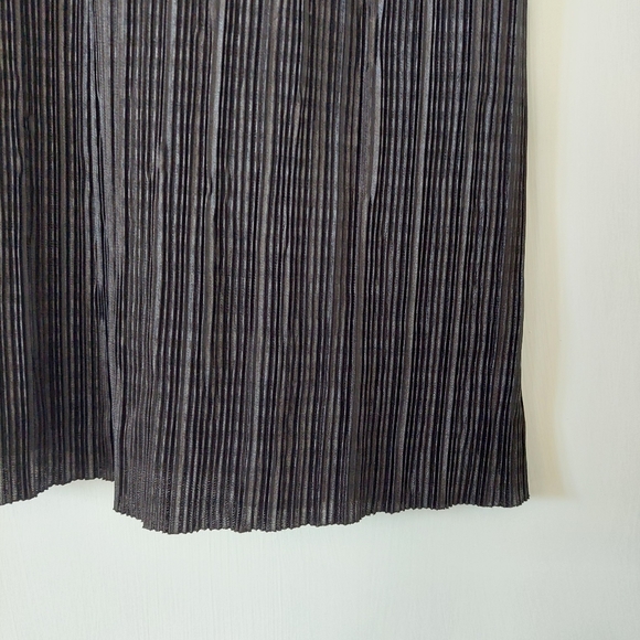 14th & Union Black Top - Picture 5 of 7